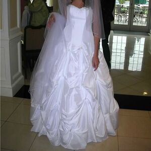 Maggie Sottero wedding dress size 8!